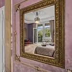 Muenz Luxurious Pula